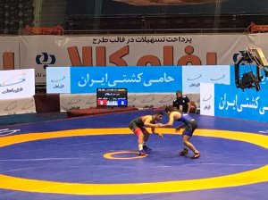 صدرنشینی استقلال با دوبنده قرمز!