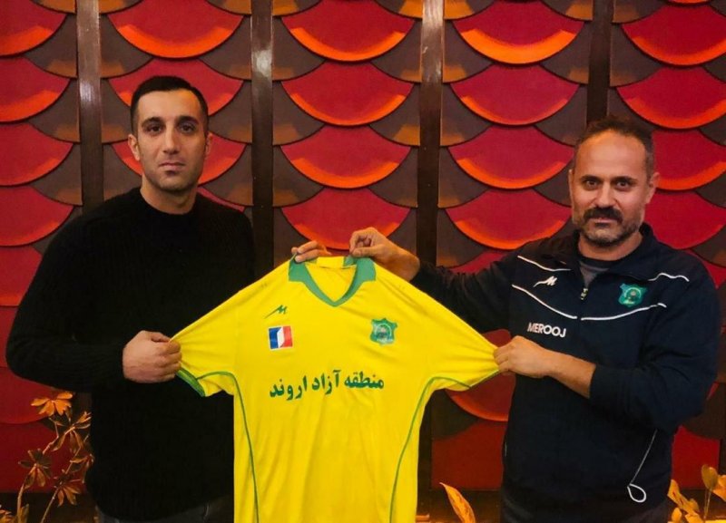 فلاحزاده به صنعت نفت پیوست