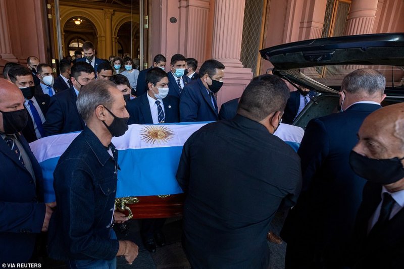 چرا پسر مارادونا در مراسم خاکسپاری پدرش غایب بود؟