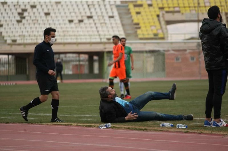 عجیب‌ترین صحنه‌های فوتبال ایران لب خط!
