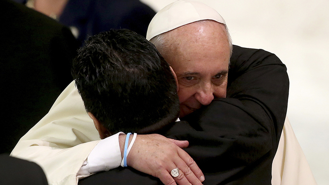 ادای احترام رهبر کاتولیک های جهان به مارادونا