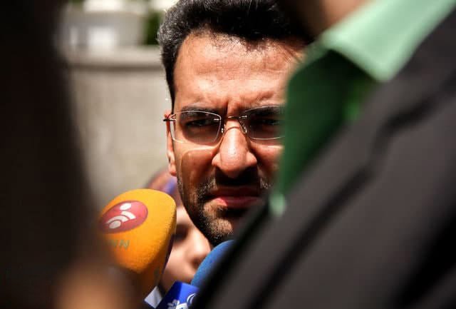 آذری جهرمی: عذرخواهی نمیکنم، تفکر شما کهنه است