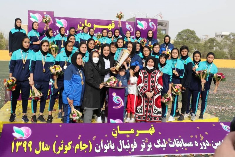 دختران سیرجان جشن قهرمانی گرفتند