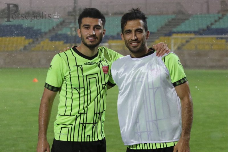 قاب یادگاری پرسپولیسیها در باران و طوفان (عکس)