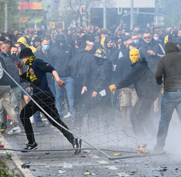 درگیری هواداران تیم زندی با 1100 پلیس آلمانی!