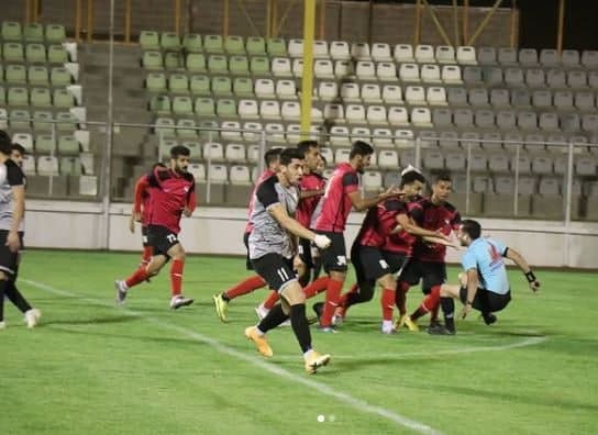 حریف پرسپولیس در آستانه صعود به لیگ یک