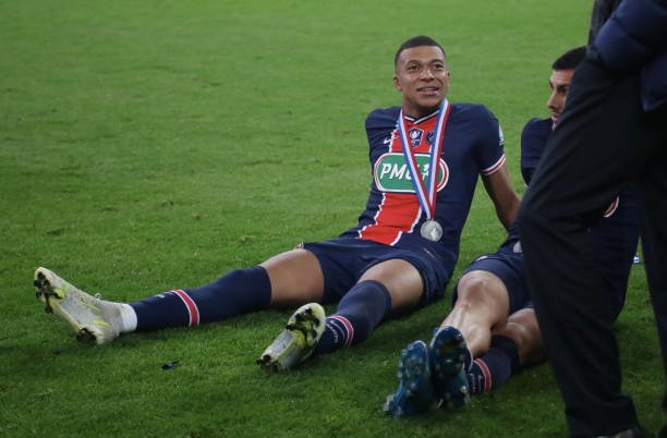 پاسخ مبهم امباپه به احتمال تمدید قرارداد با PSG