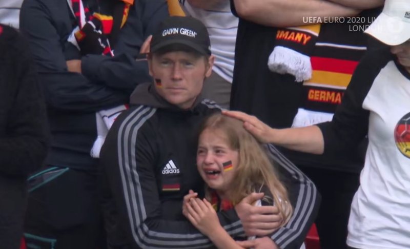 دختر گریانی آلمان به یونیسف کمک کرد