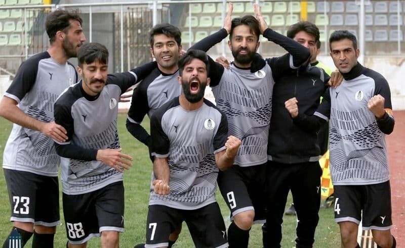 جنگ قهرمانی و پلیآف در هفته پایانی لیگ دو