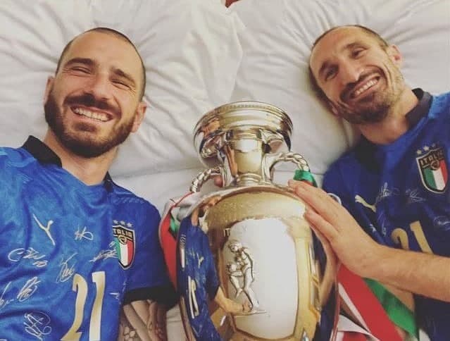 زنده: حاشیه های بعد از قهرمانی ایتالیا (عکس)
