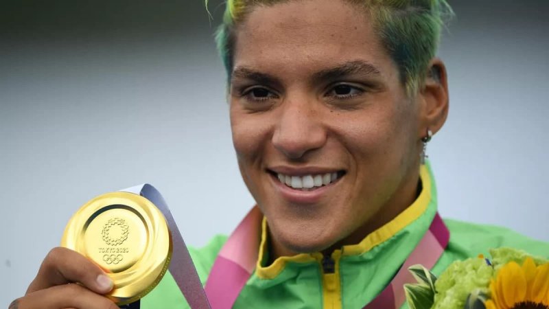 اولین طلای روز دوازدهم بر گردن شناگر برزیلی