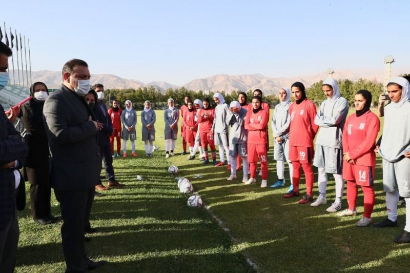 قدردانی عزیزی‌خادم از کادرفنی تیم ملی فوتبال زنان