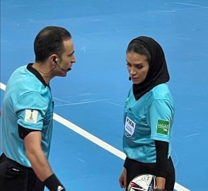 قضاوت داور بانوی ایرانی در جام ملت‌های آسیا (عکس)