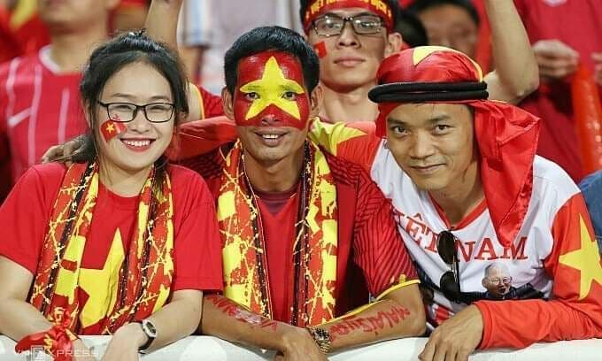 ویتنام هم در استادیوم‌ها را باز کرد 