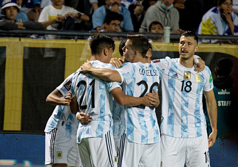 اروگوئه 0-1 آرژانتین؛ برد در شب نیمکت‌نشینی مسی