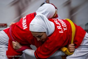 سرمربی تیم ملی: دختران کشتی‌گیر حرفه‌ای شده‌اند