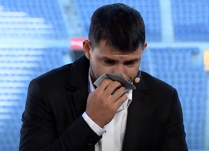 آگوئرو با گریه؛ خداحافظ فوتبال، باورش سخت بود