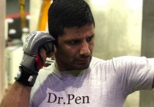 شکست کاپیتان پیشین کاراته ایران در قفس MMA روسیه