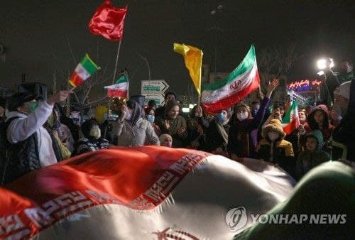 گزارش یونهاپ از جشن خیابانی در ایران (عکس)