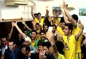 شادی باشگاه پارس جنوبی جم بعد از صعود به لیگ برتر
