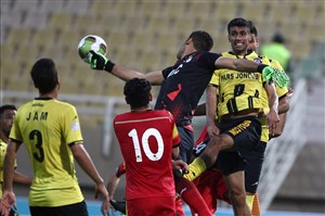 فولاد 1 - پارس جم 0؛ فولاد شگفتیسازان را شکست داد