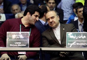 خطاب به خادم و وزیر؛ گوش شکستهها عیدی میخواهند!