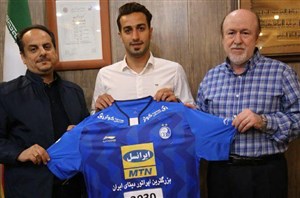 روح الله باقری آبیپوش شد