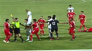 درگیری بازیکنان ذوب آهن و پدیده در حین بازی