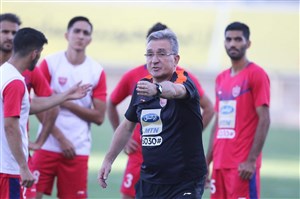 برانکو: کمال با یک دست برایمان بازی می کند