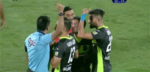 درگیری کادر فنی و بازیکنان نساجی به دلیل اخراج شجاعی