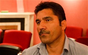 رافت: برومند تا تریبون میبیند خودش را گم میکند