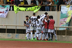 قشقایی و مربی جوان؛ رشید منجی و غولکش!