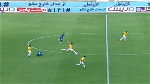 بدشانسی بازیکن نفتمسجدسلیمان روی شوت از زمین خودی