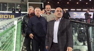 حضور علی پروین در استادیوم آزادی و احوالپرسی از ماهینی