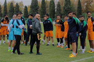 منصوریان، ذوبآهن را تعطیل کرد