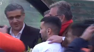 دسته گل محسن مسلمان برای برانکو و نیمکت پرسپولیس