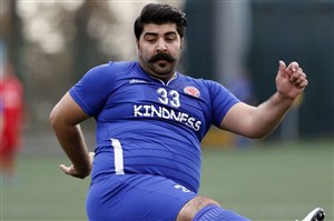 شادی جنجالی گلزن ۱۲۰ کیلویی استقلال در دربی!