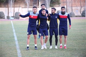 تمرین شاداب پارس جم قبل از بازی با استقلال(عکس)