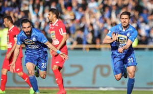 جنگ استقلال و پرسپولیس برای بهترین مدافع فصل