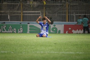 قائدی هم با برانکارد از زمین خارج شد