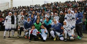 رونق سکوهای ورزشگاه پیر انزلی با قوهای سفید