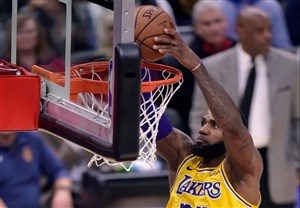 لیگ NBA؛ شکست سنگین نیکس در میلواکی