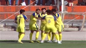 گل تماشایی صدقی از میانه زمین برابر سپیدرود