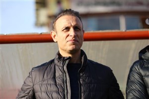 گلمحمدی تا لیگ بیستم روی نیمکت پرسپولیس