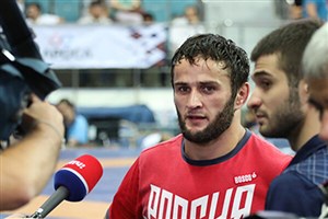 آزادکار عنواندار روس به وزن حسن یزدانی میآید