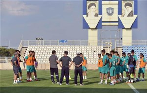مهاجری به ماشین استراحت داد
