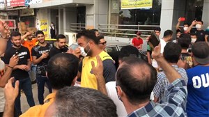 اسکورت تیم نساجی توسط هواداران از هتل تا محل تمرین