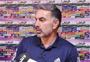 فکری: اجازه نمیدهند به گل محمدی تبریک بگویم