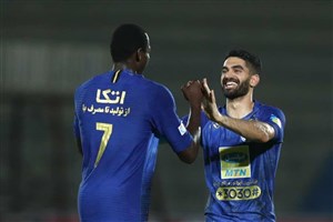 گل اول استقلال به پارس جنوبی جم توسط علی کریمی