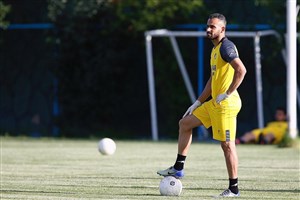 وکیا: فقط پرسپولیس روی زمین بازی میکند؟